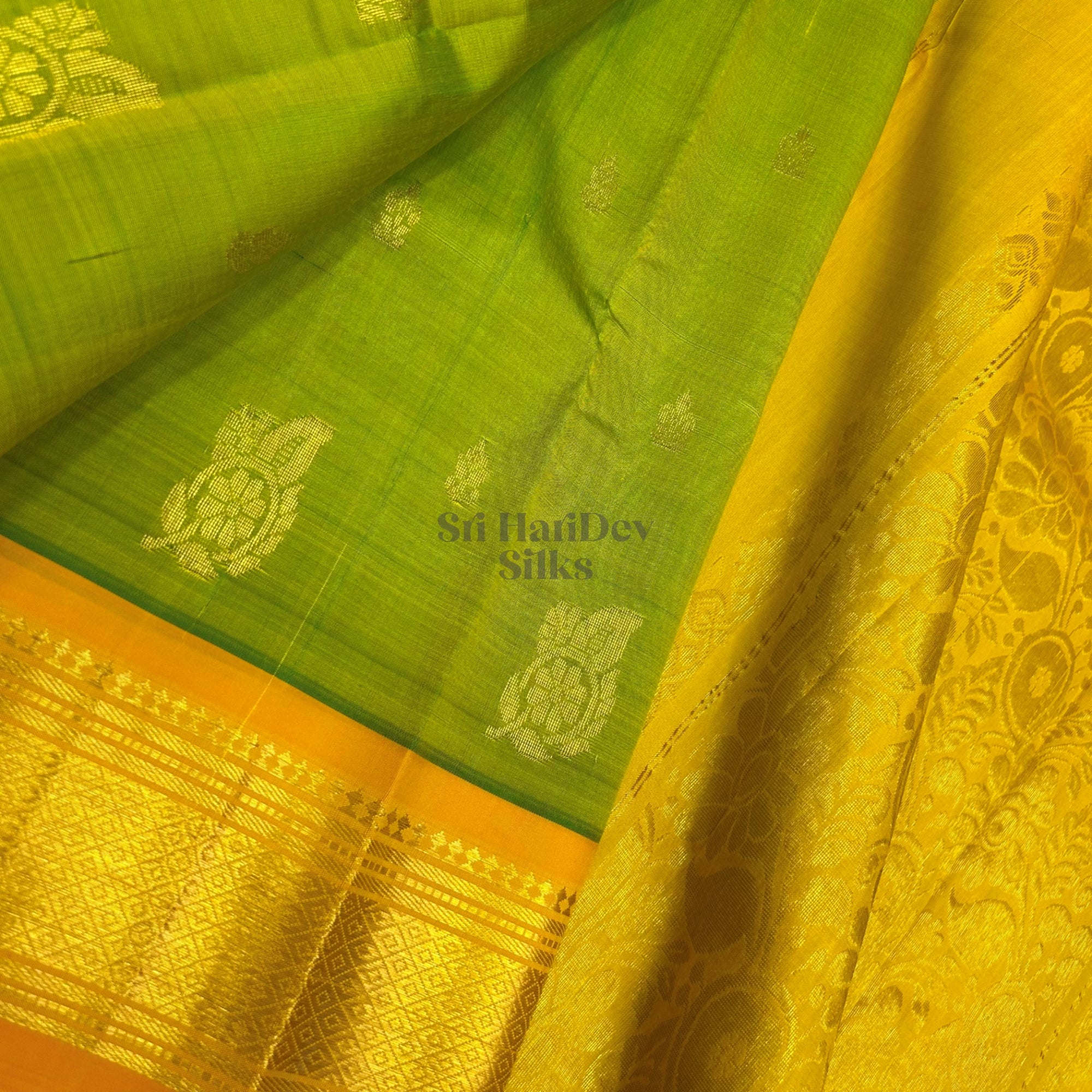 SHS8772 Kanchipuram OneSide Border Saree